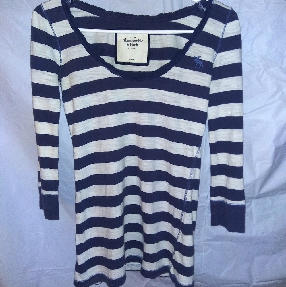 Ambercrombie & Fitch size small blue and white